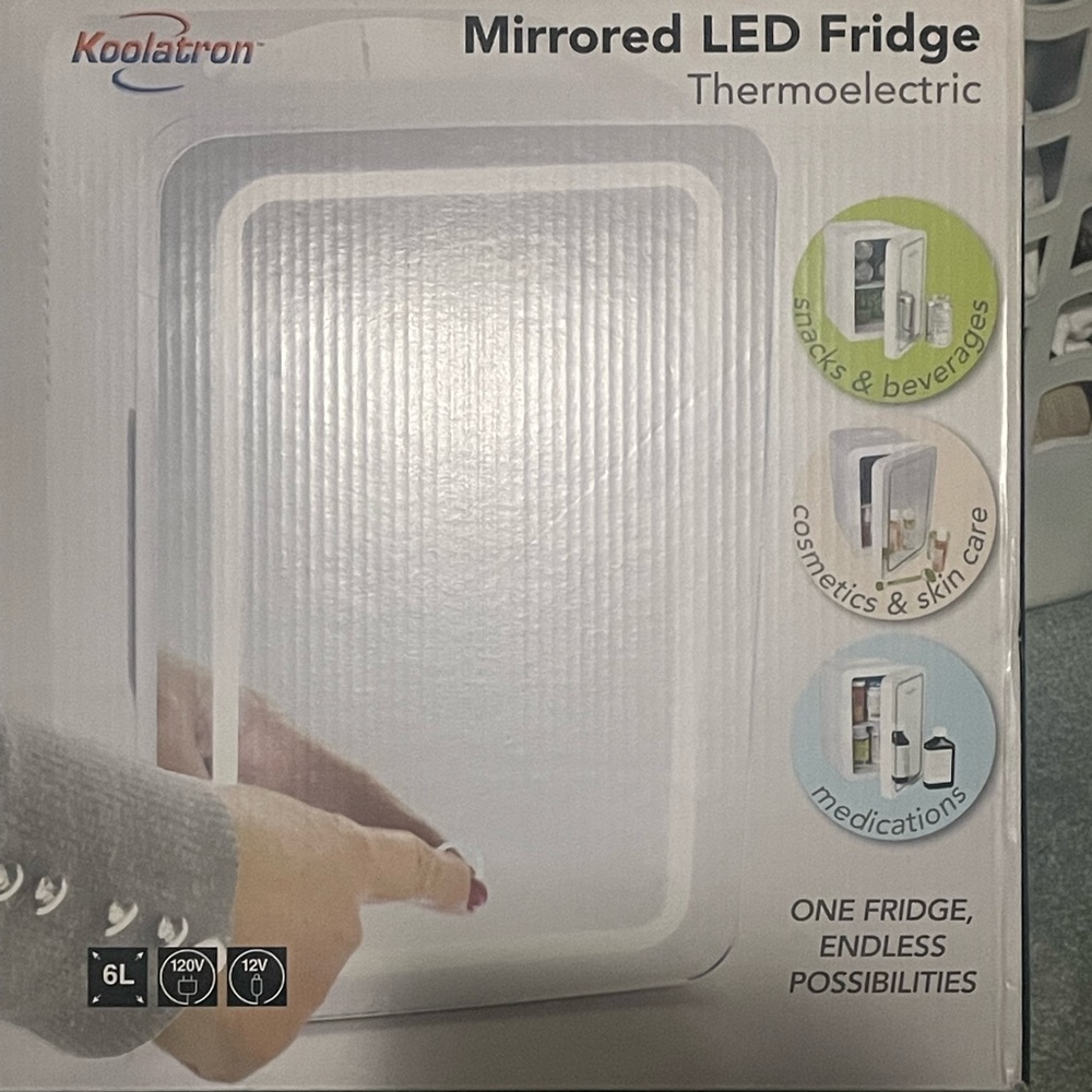 Koolatron Mirrored LED Cooler/Fridge for Cosmetics, Beverages, Food or meds used